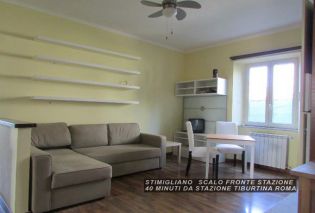 -Prezzo affitto: € 350 mese -caparra : € 700,00 - contratto in regola -Comune: Stimigliano Scalo ZONA STAZIONE -Zona: 45 minuti da Roma Tiburtina Stazione -Superficie: 55 Mq + GIARDINO45 MQ -Vani: 4 -Camera letto -salone con divano letto -sala da pranzo con tavolo -cucina completa con tavolo frigo -Bagni: 1 -posto auto scoperto -Piano: terra -Livelli: 1 -Riscaldamento: autonomo -Condizioni: Ristrutturato -Ascensore: no -giardino: Si